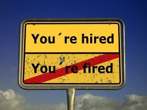 You´re hired - You´re fired: Illustration zur Beendigung eines Arbeitsvertrags
